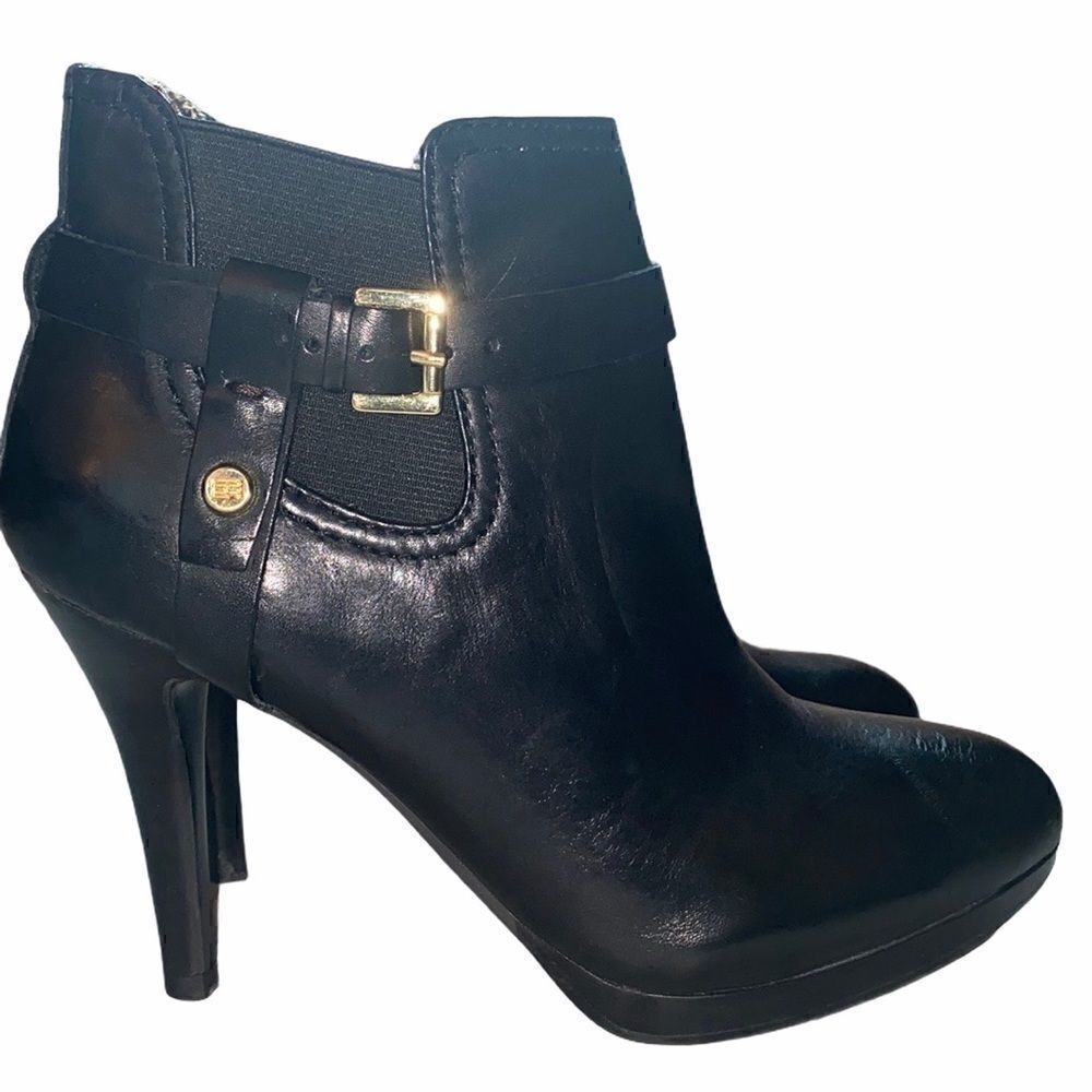 Tommy Hilfiger Ankle Booties Heels Black 6 Buckle Gold Trendy Chic Sleek Dark
